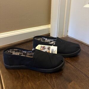 Toms Classic Black Canvas Size 4